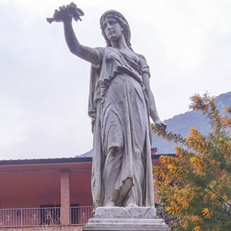 Il Monumento ai Caduti a Valdicastello Carducci