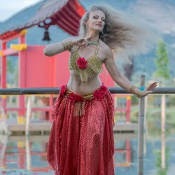 Renata belly dance in Versilia