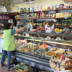 Da Maurina e Luciano fruttivendoli a Viareggio