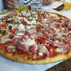 Pizze alla Pizzeria Lo Sceriffo a Viareggio